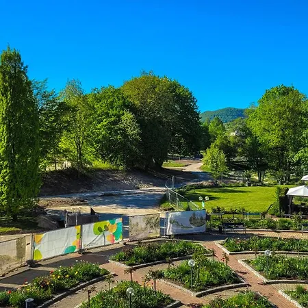 Helles Mit Balkon Und Blick In Den Kurpark